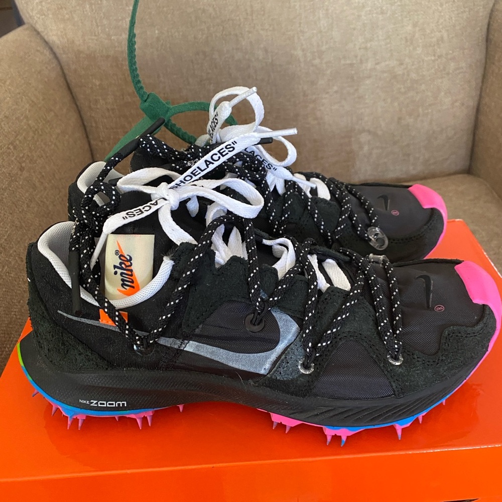 Nike Women Zoom Terra Kiger 5 Sneakers